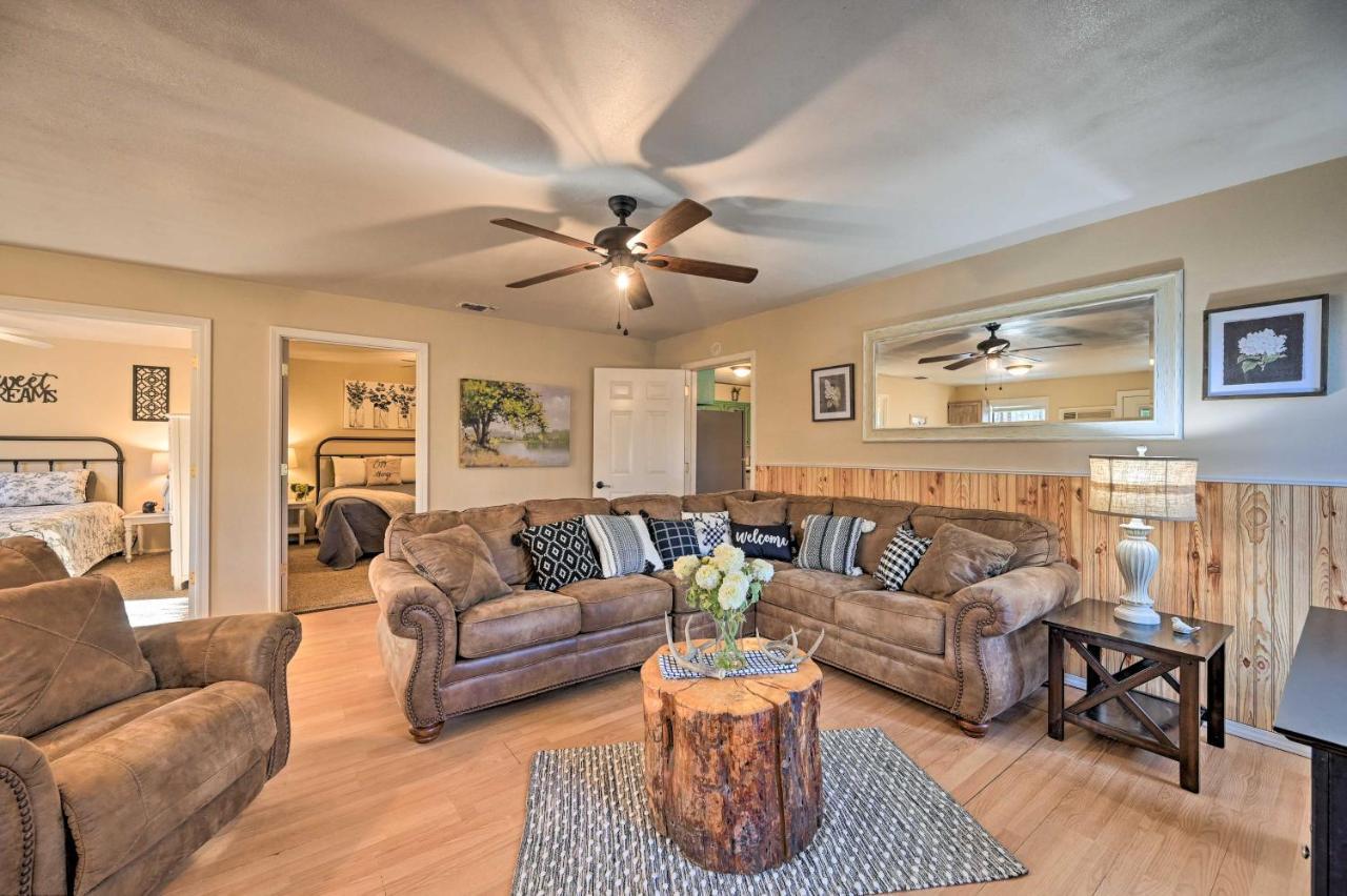 Vila Pet-Friendly Shady Oaks Broken Bow Gem With Patio! Exteriér fotografie