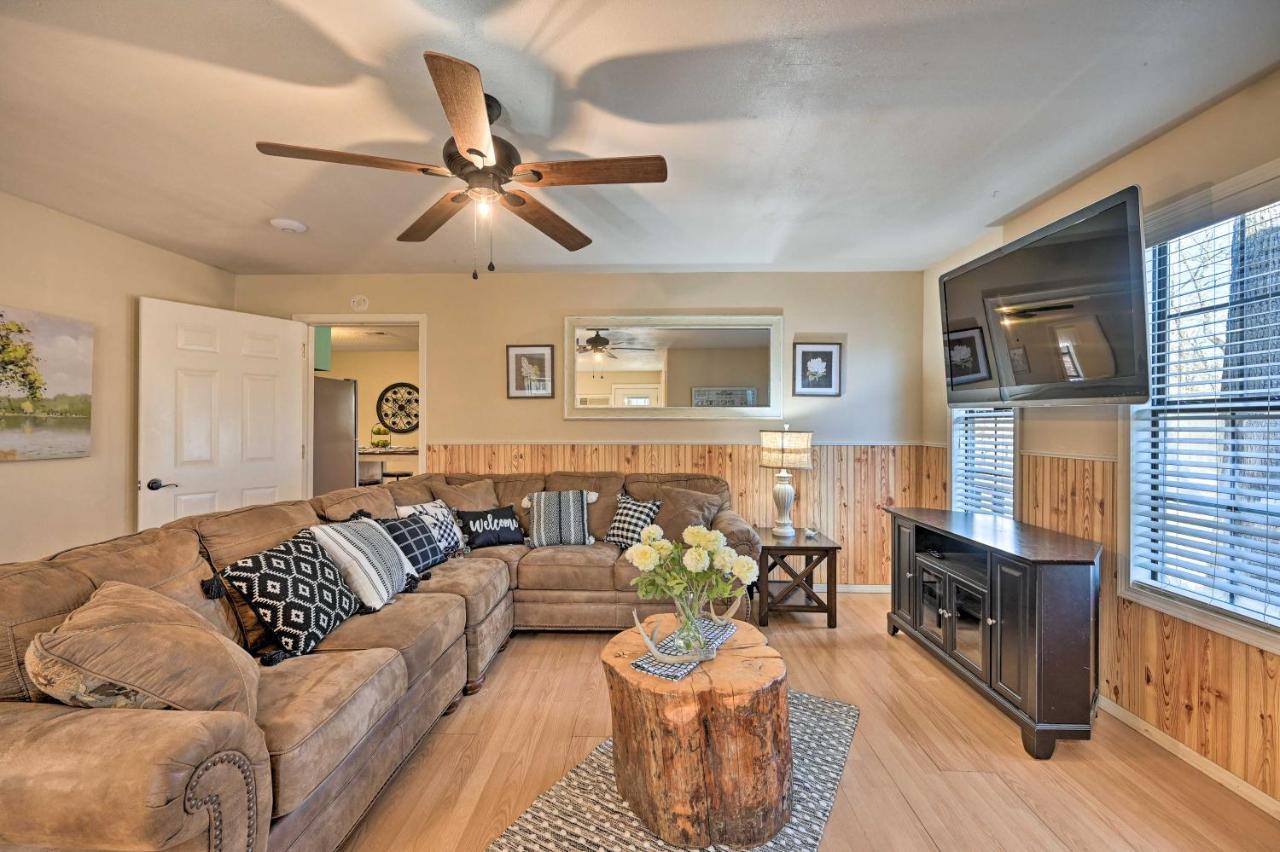 Vila Pet-Friendly Shady Oaks Broken Bow Gem With Patio! Exteriér fotografie